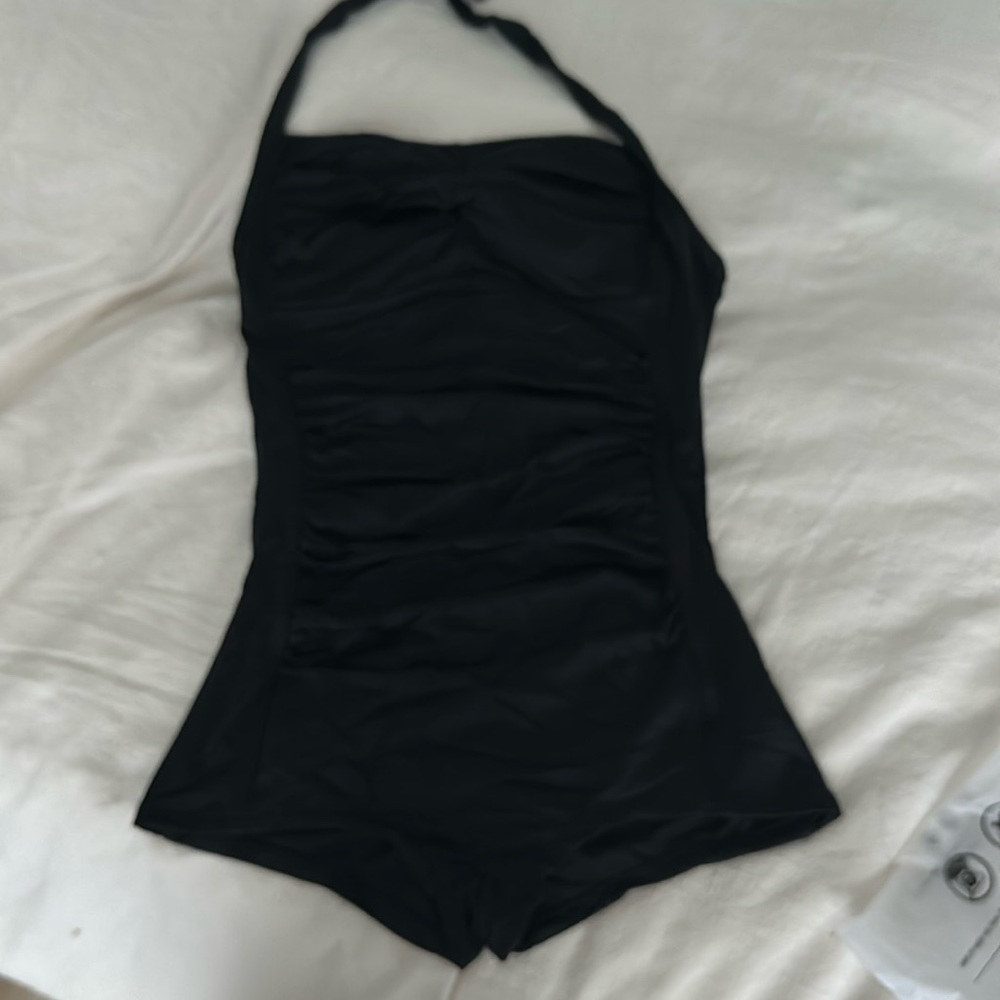 Halter neck one piece, vintage look, boyshort. SUPER CUTE